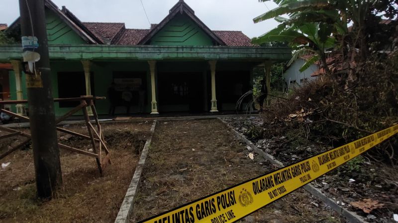 TKP: Rumah kosong di Karangwuni digeledah aparat kepolisian usai dugaan penganiayaan.&nbsp;