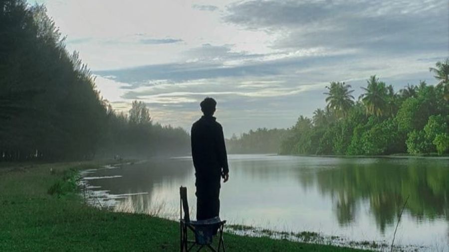 Ilustrasi Momen Ketenangan Saat Menikmati Keindahan Alam