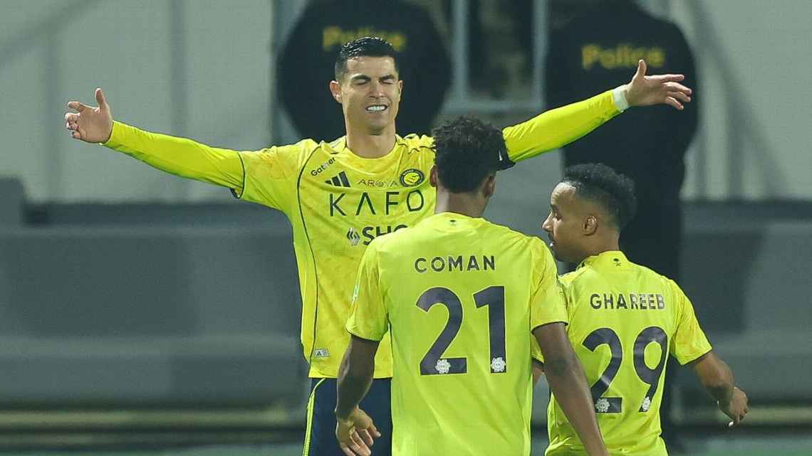 Selebrasi Cristiano Ronaldo setelah mencetak gol kemenangan Al Nassr atas Damac di Saudi Pro League