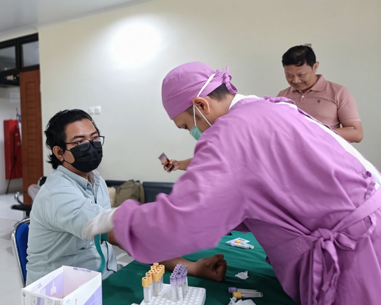 Sejumlah wartawan di Kebumen menjalani pemeriksaan kesehatan di RSDS Kebumen. (Dokumentasi PWI Kebumen)