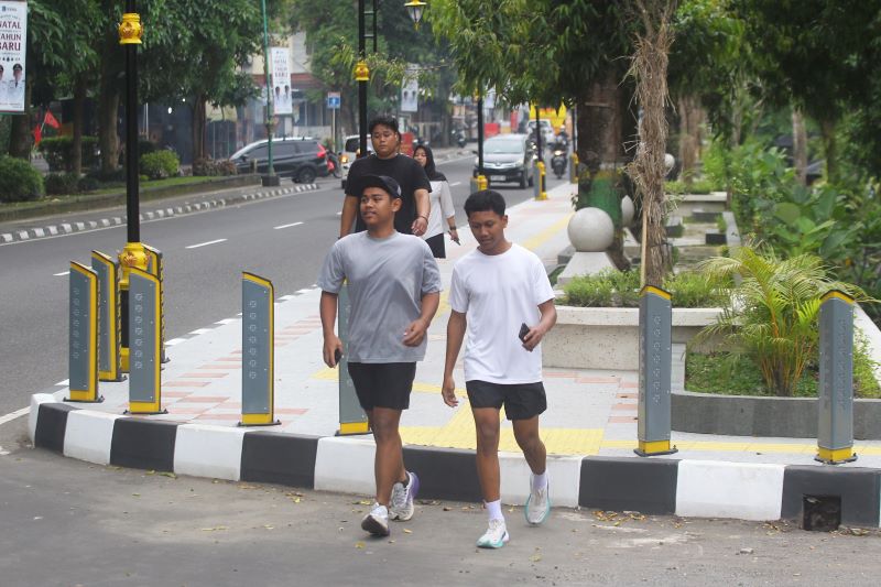 GESER TREN LARI: Masyarakat lebih memilih olahraga dengan jalan kaki karena minim cedera dan memiliki fungsi yang hampir sama dengan lari.