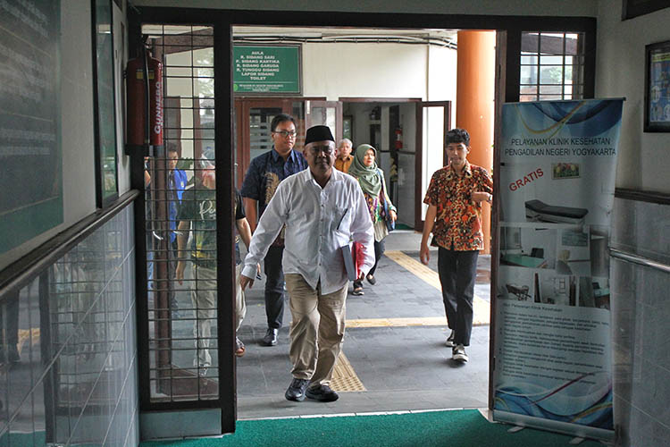 Bupati Sleman Harda Kiswaya tiba di Pengadilan Negeri Kota Jogja sebagai saksi dalam sidang lanjutan kasus dugaan korupsi dana hibah pariwisata yang menjerat mantan Bupati Sleman Sri Purnomo