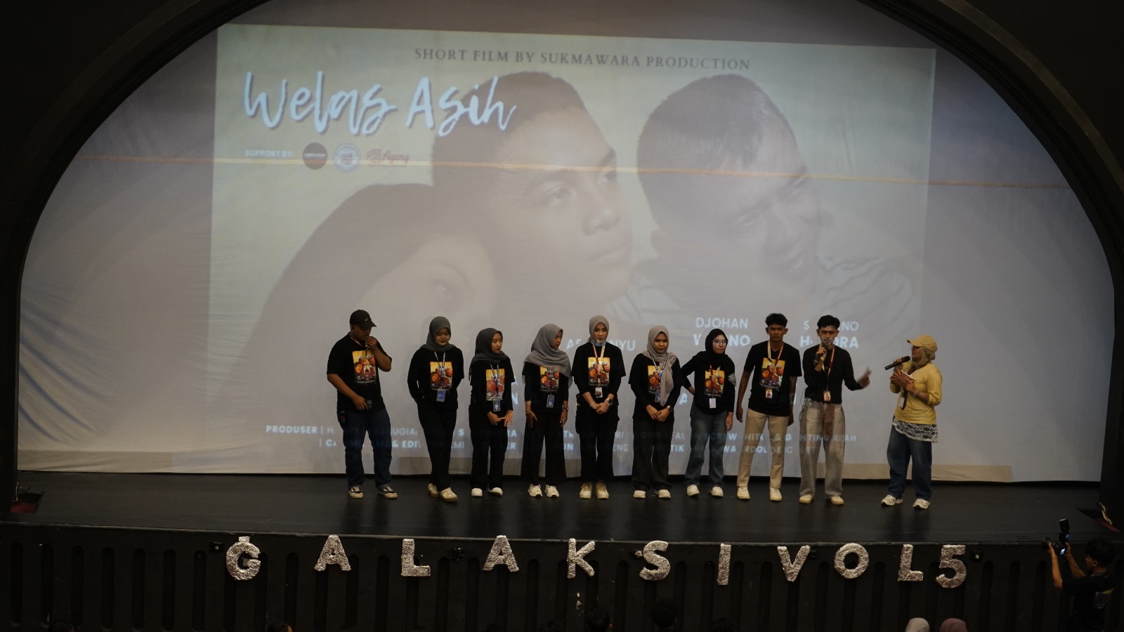 Mahasiswa Prodi Komunikasi Unisa gelar karya seni Galaksi di TBY (21/1/2026).