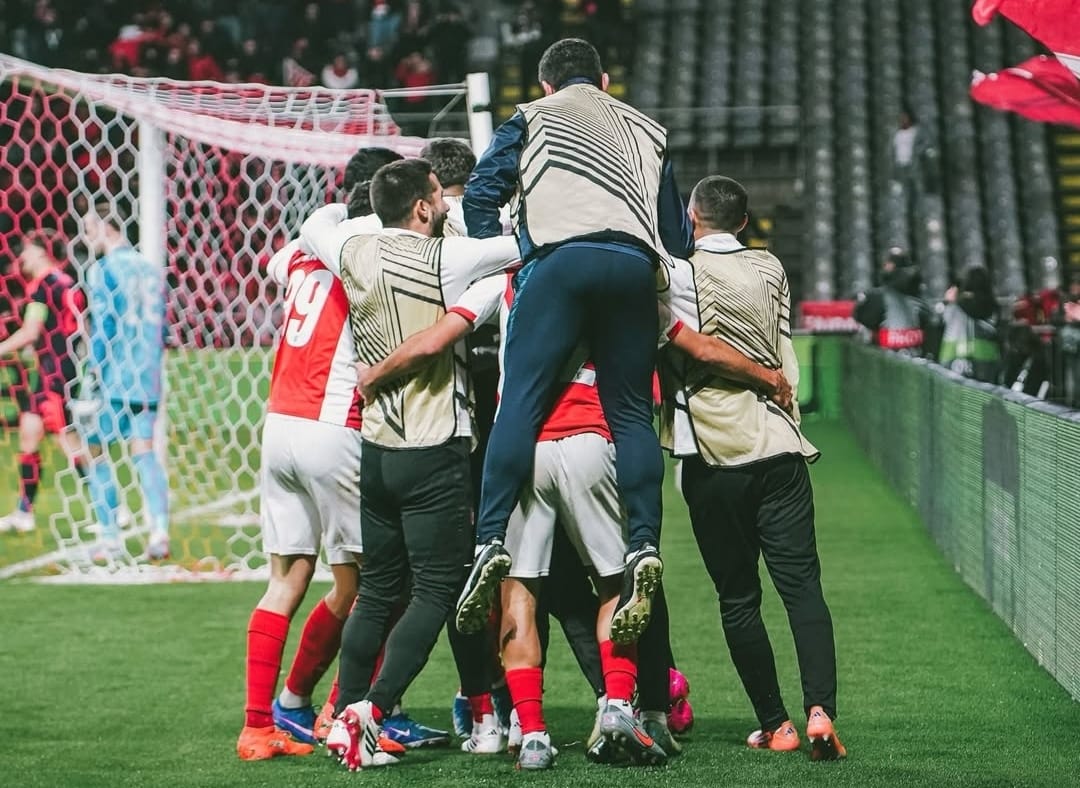 Para pemain Braga rayakan gol bunuh diri Ryan Yates yang memastikan kemenangan atas Nottingham Forest