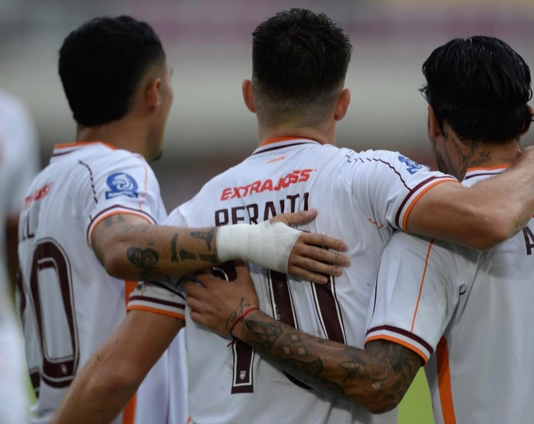 Borneo FC rayakan kemenangan atas Persis Solo dalam laga perdana di putaran kedua BRI Super League berkat gol tunggal Mariano Peralta