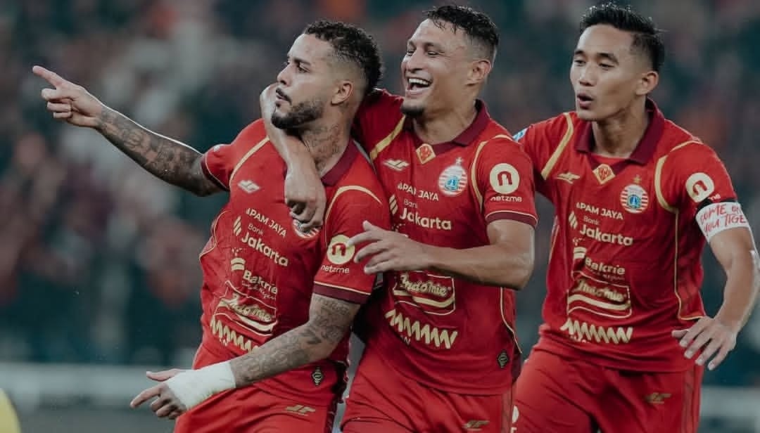 Para pemain Persija Jakarta rayakan kemenangan atas Madura United pada laga pertama di putaran kedua BRI Super League saat menjamu Madura United