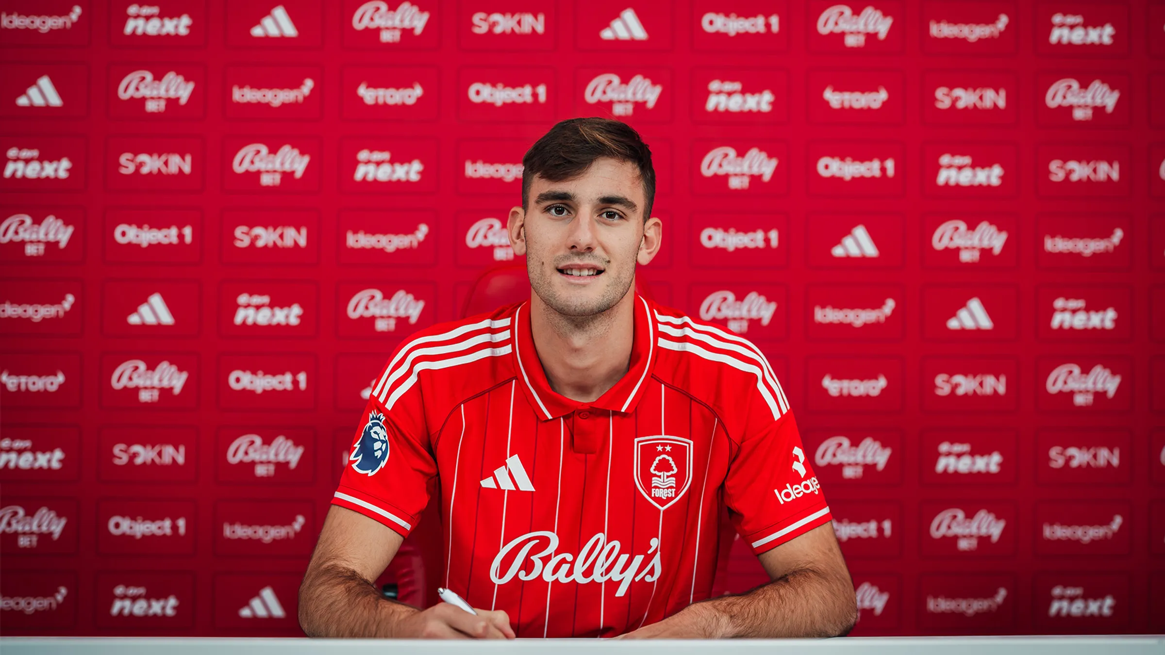 Lorenzo Lucca resmi memperkuat Nottingham Forest dengan status pinjaman dari Napoli