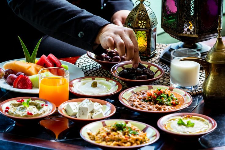 Pilihan Menu Sahur dan Berbuka yang Tepat Menjaga Stamina Saat Puasa (Pinterest)