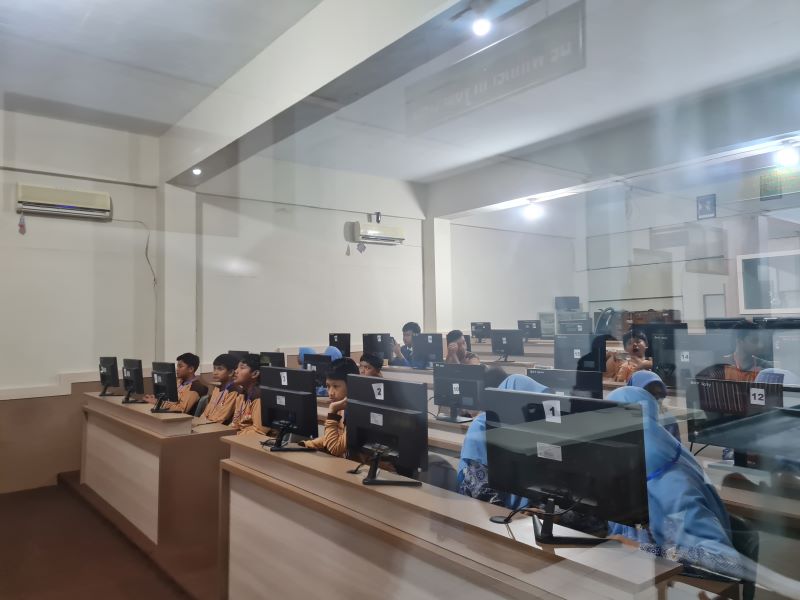 FOKUS: Siswa tingkat SMP dan MTs mengikuti Moectic di SMA Mutual Kota Magelang Sabtu (24/1).