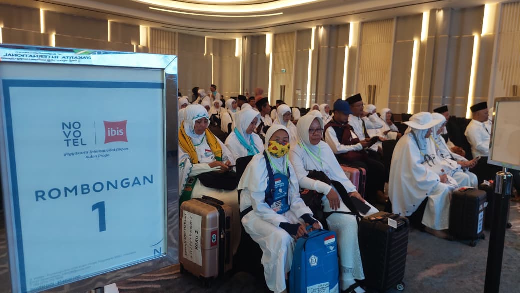 UJI COBA: Calon Jamaah Haji Kulon Progo mencoba fasilitas hotel pada embarkasi 2026 nanti.