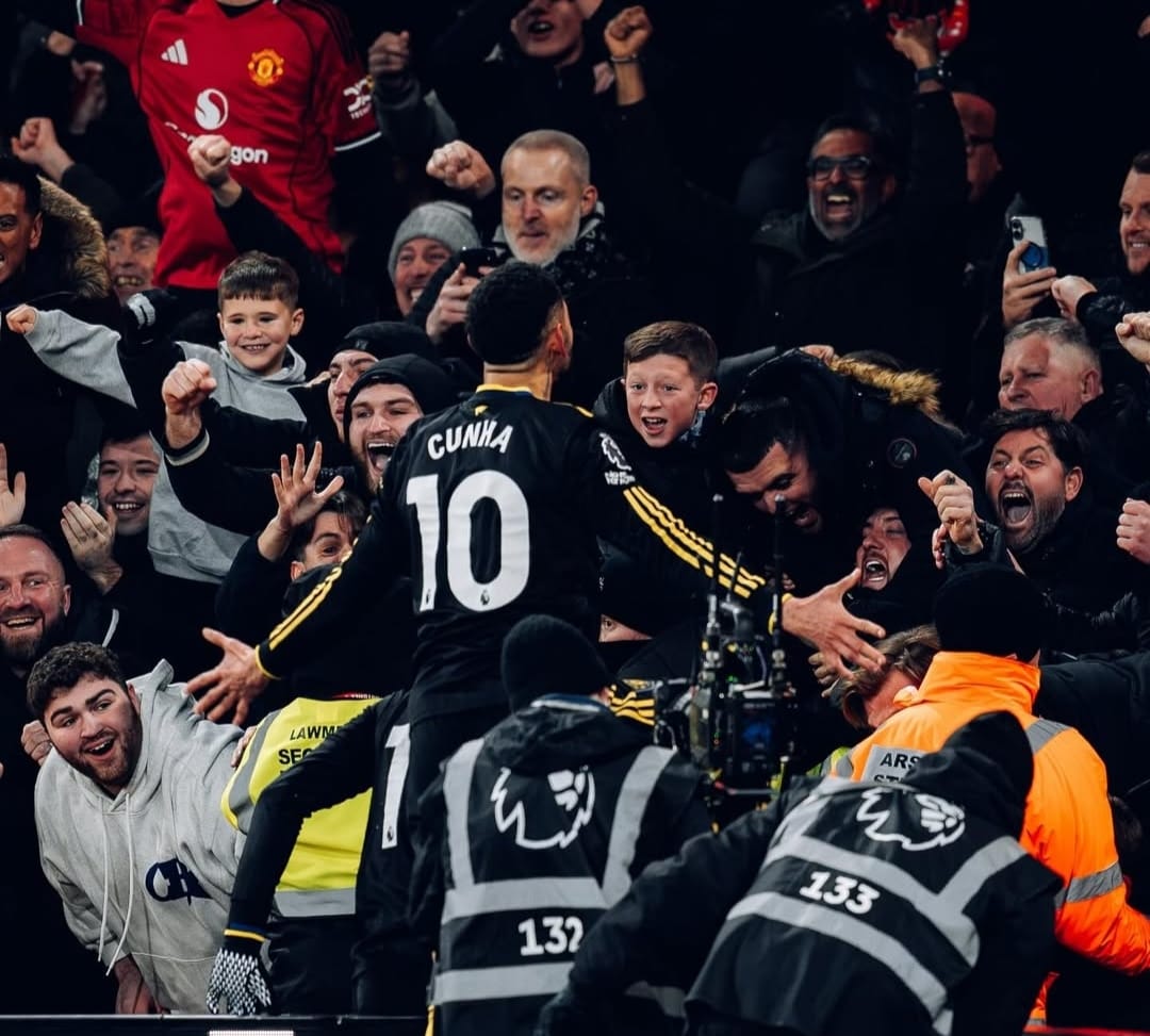 Selebrasi Matheus Cunha setelah mencetak gol kemenangan Manchester United atas Arsenal di Emirates