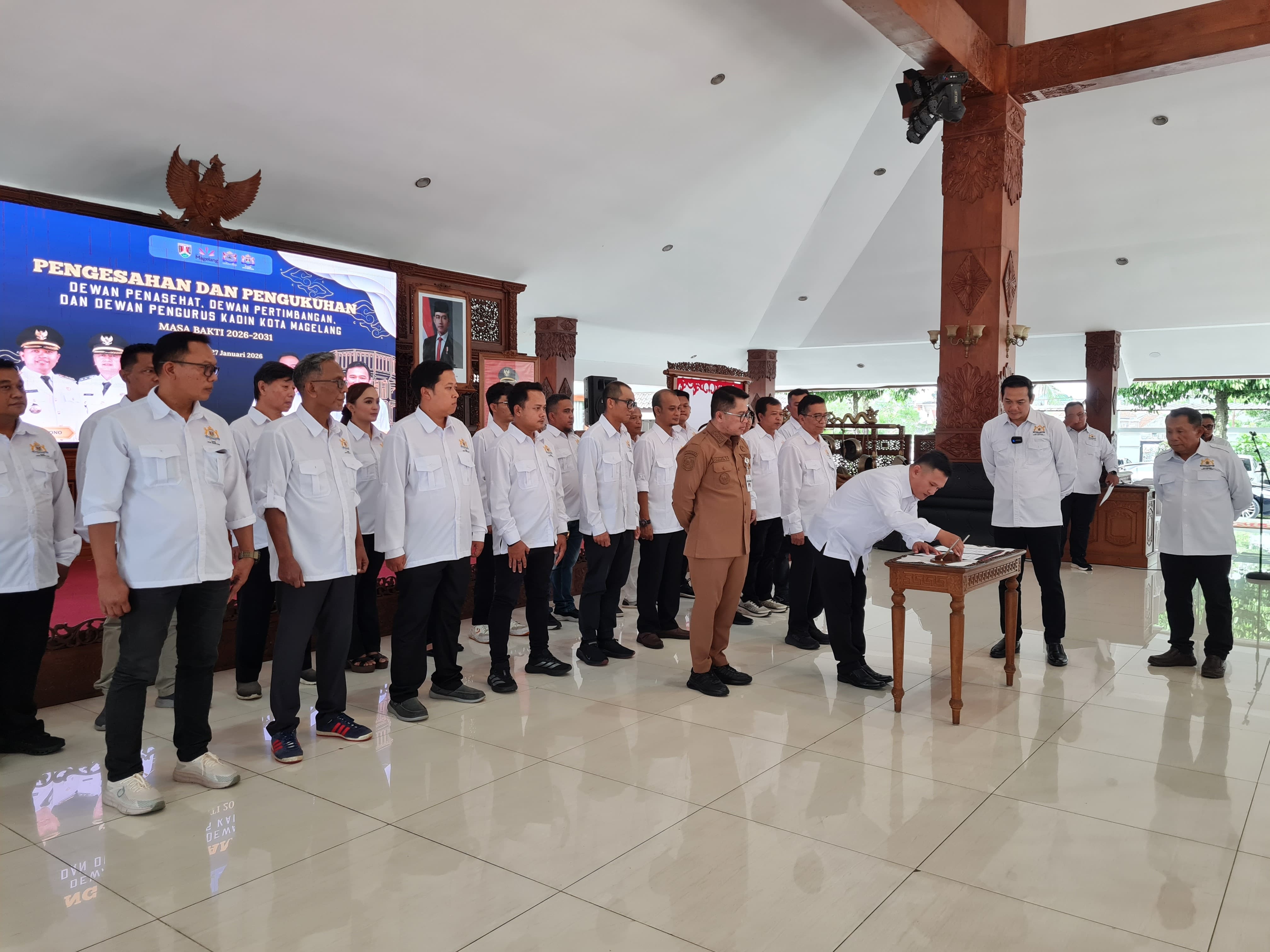 Pelantikan pengurus Kadin Kota Magelang di Pendopo Pengabdian, Selasa (27/1).  &nbsp;