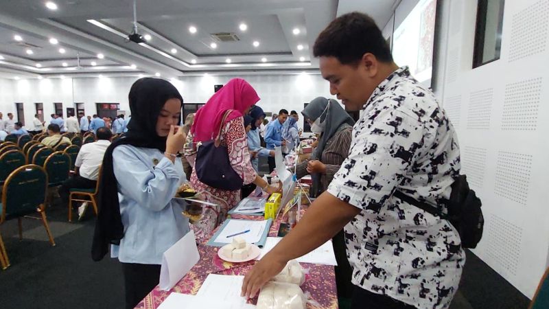TAWARAN: Pelaku usaha menawarkan produknya ke penyedia MBG.&nbsp;