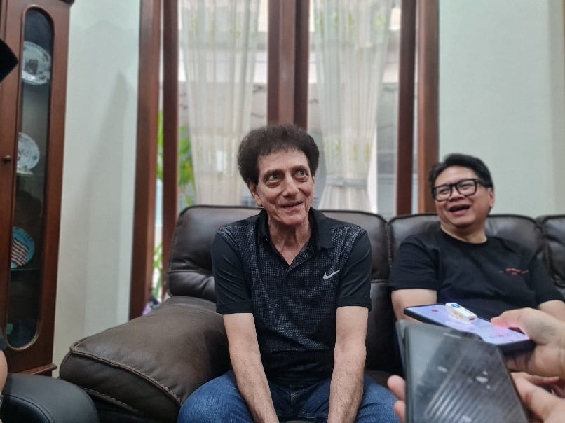 Vokalis God Bless, Achmad Syech Albar