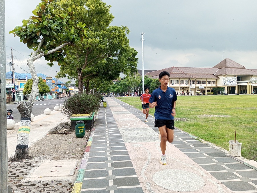 Pascarelokasi PKL, Alun-alun Wonosari kini ramai dikunjungi warga Gunungkidul untuk melakukan aktivitas olahraga.