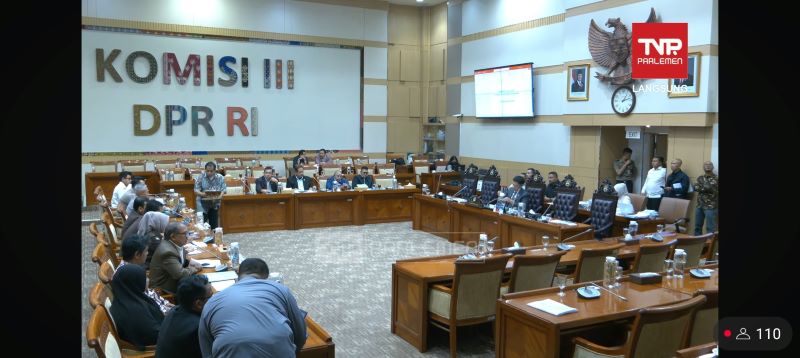 MEMANAS: Kapolresta Sleman Kombes Pol Edy Setianto Erning Wibowo dan Kajari Sleman Bambang Yunianto mengikuti RDP dan RDPU Komisi III Rabu (28/1).