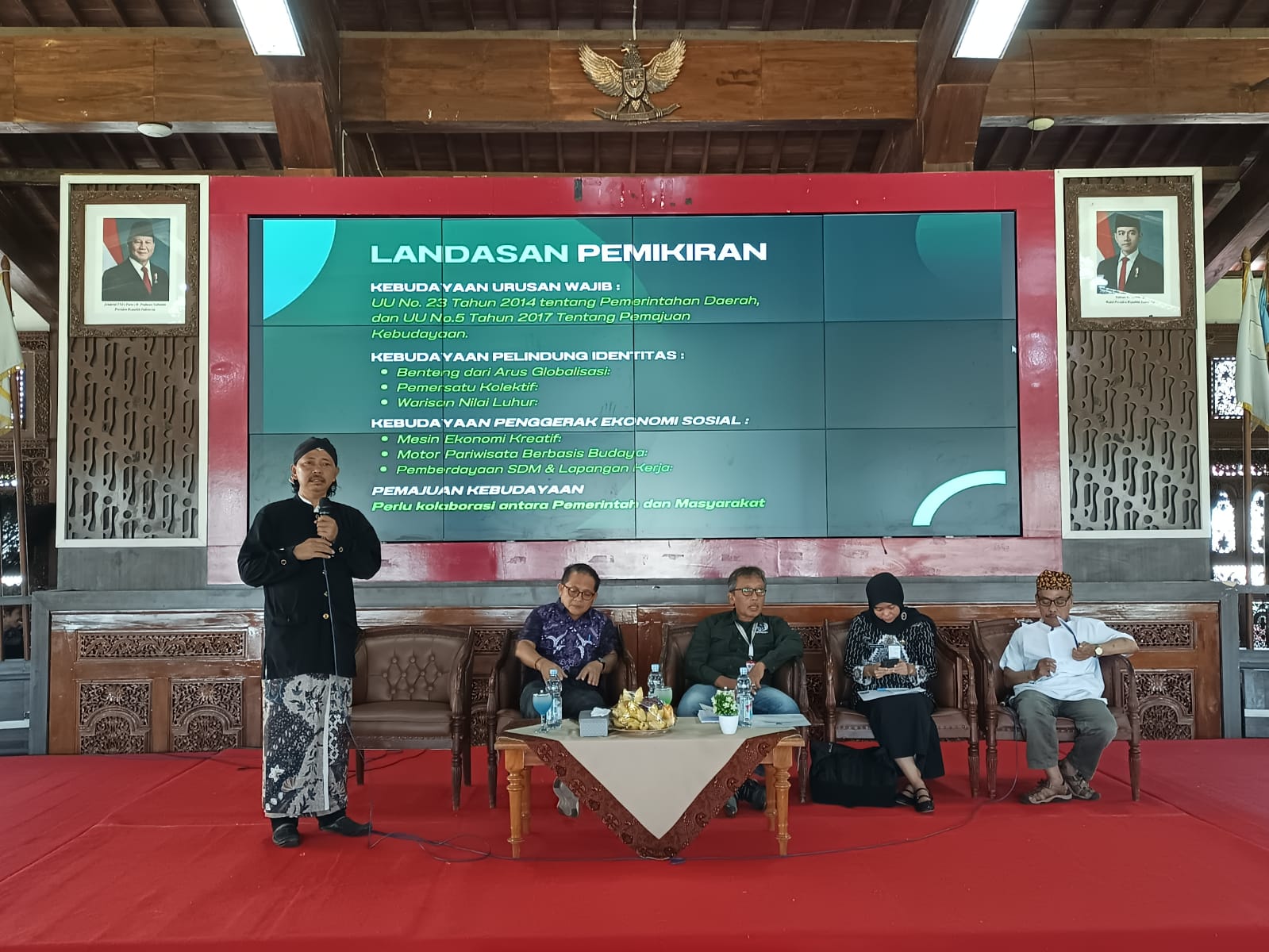 Sarasehan budaya sekaligus penandatangan pakta integritas lintas sektor dalam mendukung Geopark Kebumen melalui potensi budaya setiap desa. (M Hafied/Radar Jogja)