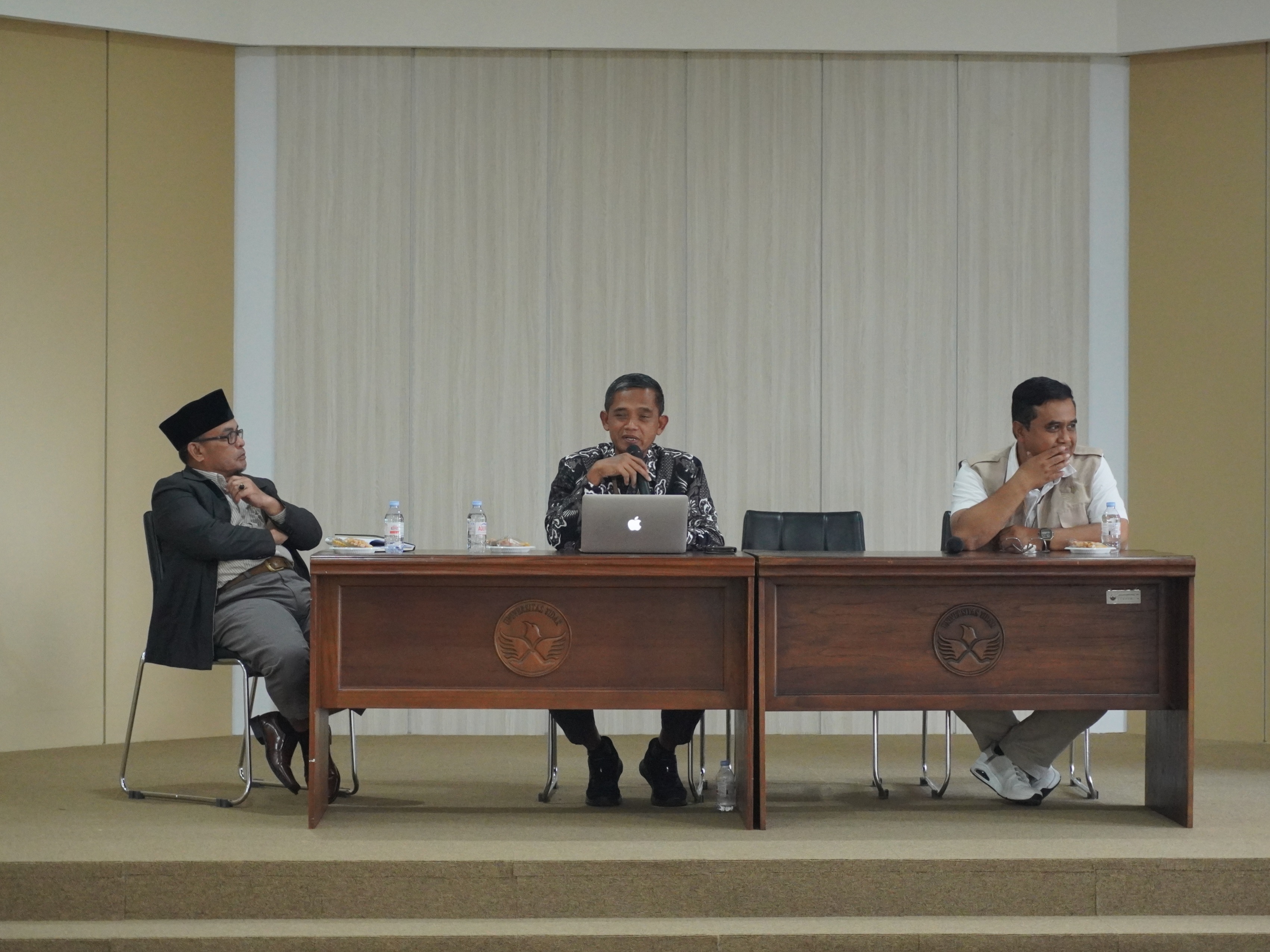 Rektor Untidar didampingi Wakil Rektor Bidang Kemahasiswaan dan Alumni saat menjelaskan soal kesiapan Program Mahasiswa Berdampak 2026, Kamis (29/1).