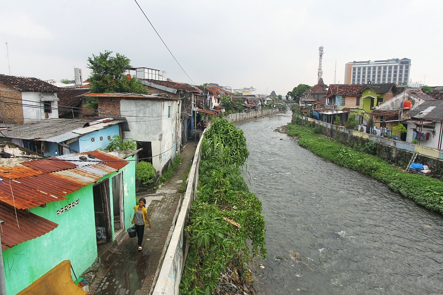 Warga beraktivitas di Kampung Sayidan yang berada di bantaran Sungai Code, Kelurahan Prawirodirjan, Kemantren Gondomanan, Kota Jogja, Jumat (30/1/2026).