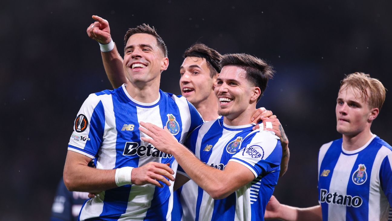 Para pemain FC Porto rayakan kemenangan atas Rangers di Europa League