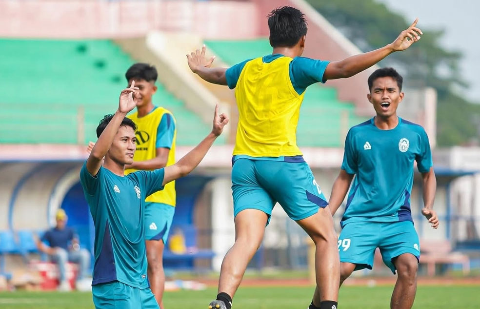 Dokumen Persiba Bantul Para pemain Persiba Bantul saat latihan rutin di Stadion Sultan Agung (SSA) Bantul jelang melawan Persika Karanganyar.