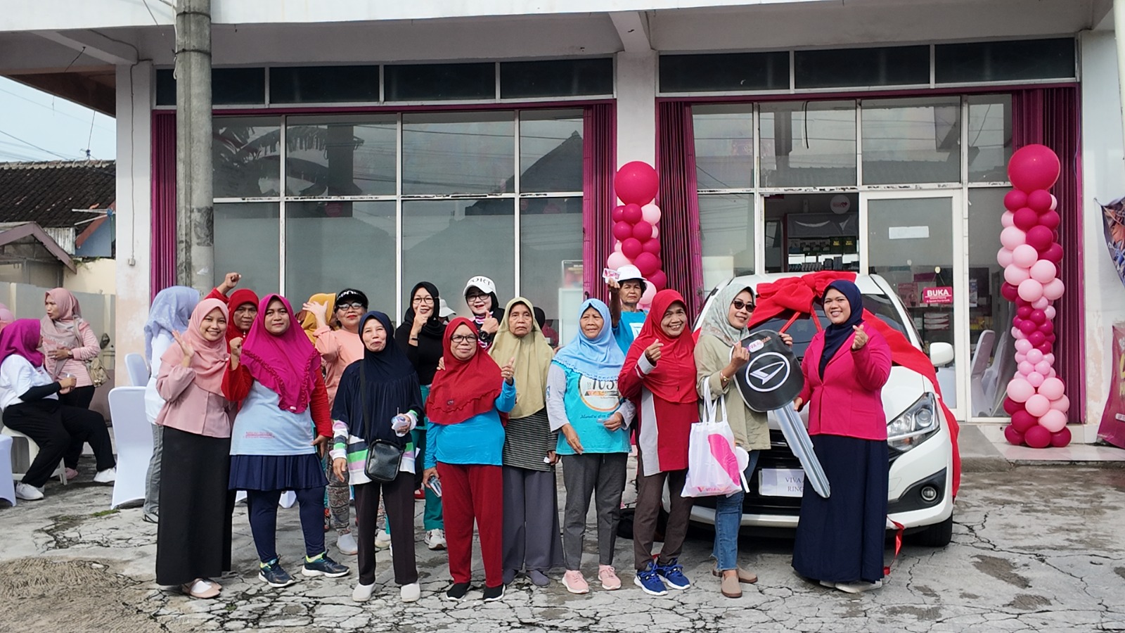 Tutik Sugiarti, pelanggan asal Kota Pelajar, resmi ditetapkan sebagai pemenang utama (Grand Prize) berupa satu unit mobil.
