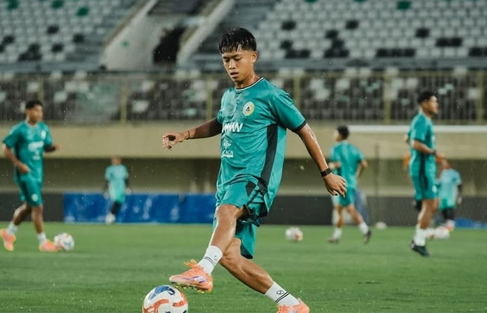 Gelandang muda PSS Sleman Figo Dennis.