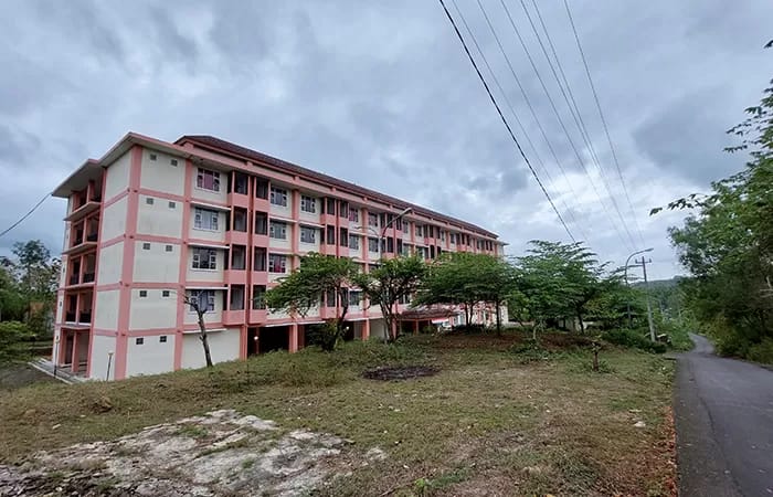 MANGKRAK: Kondisi rumah susun di Kalurahan Giripeni yang tak ditinggali selama lima tahun terkahir.&nbsp;