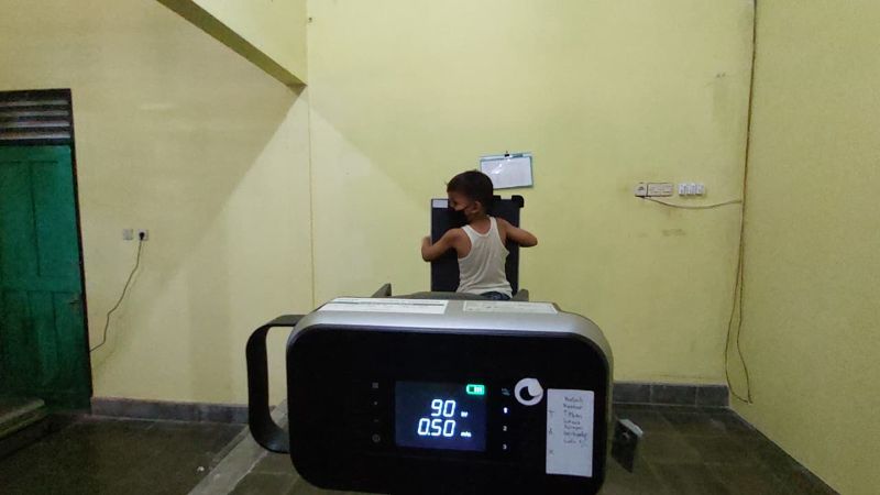 PEMERIKSAAN: Balita di Kalurahan Sentolo mendapat pemeriksaan rontgen.&nbsp;