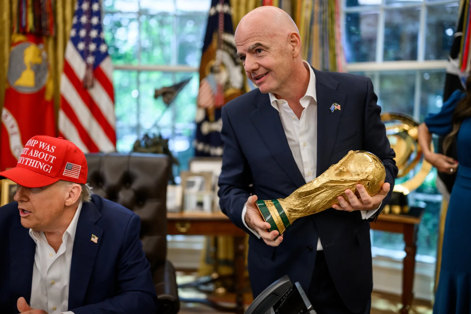 Presiden Amerika Serikat, Donald Trump bersama Presiden FIFA, Gianni Infantino.