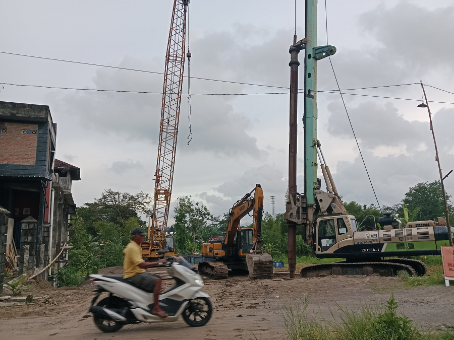 Proyek tol Jogja-Solo Seksi II yang melalui Maguwoharjo.