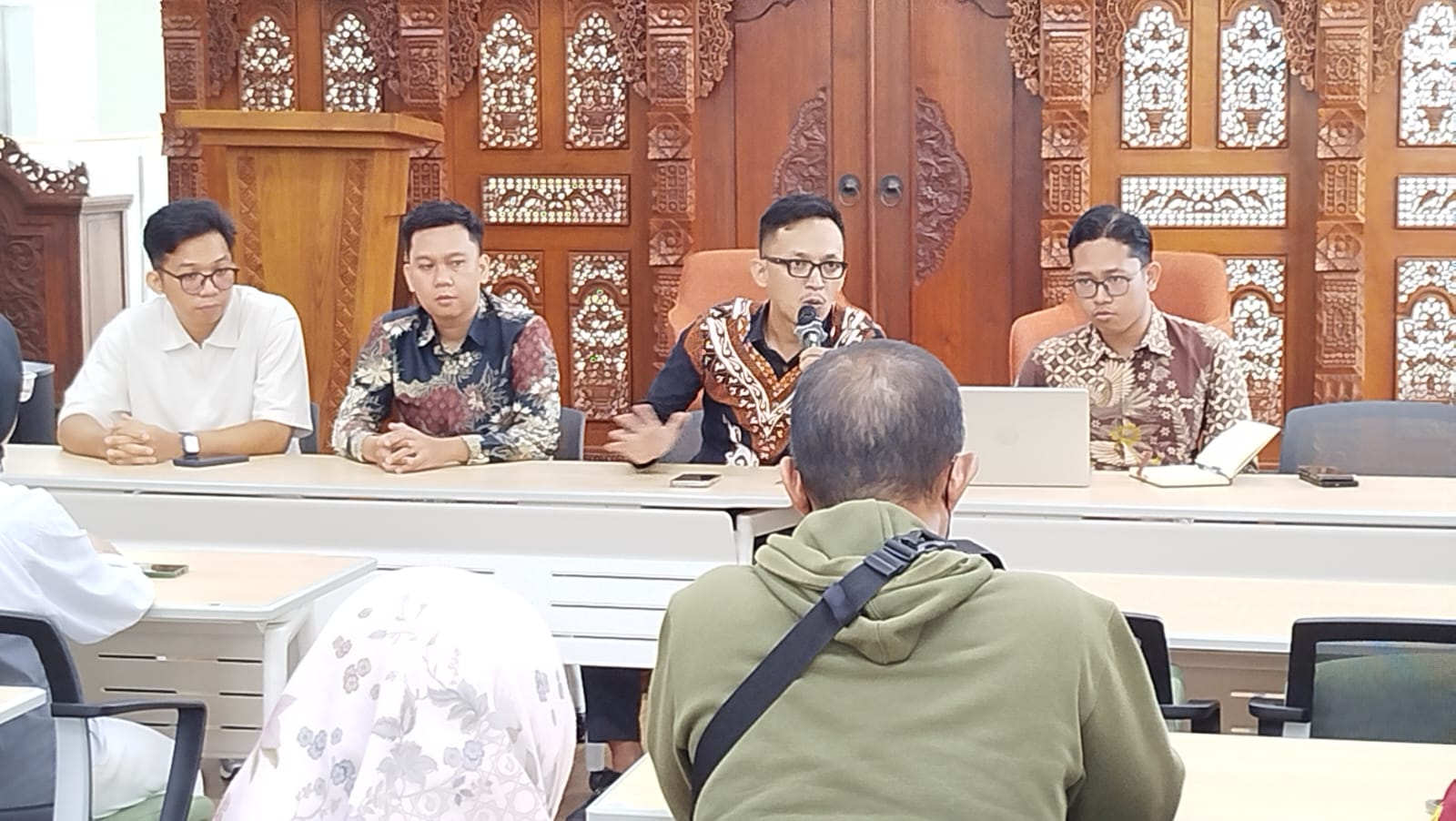 Tim kuasa hukum Yayasan Taman Cipta Karya Nusantara (TCKN) memberikan penjelasan di Sleman (3/2/2026).
