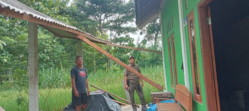 Rumah warga di Kalurahan Semanu mengalami kerusakan akibat gempa Pacitan.