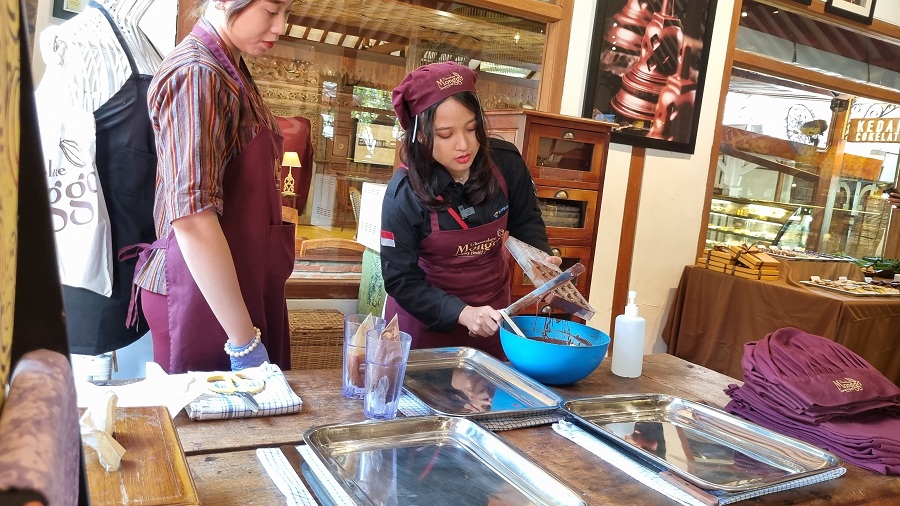 MENGEDUKASI: Para pengunjung saat beraktivitas di Chocolate Kingdom Bangunjiwo.