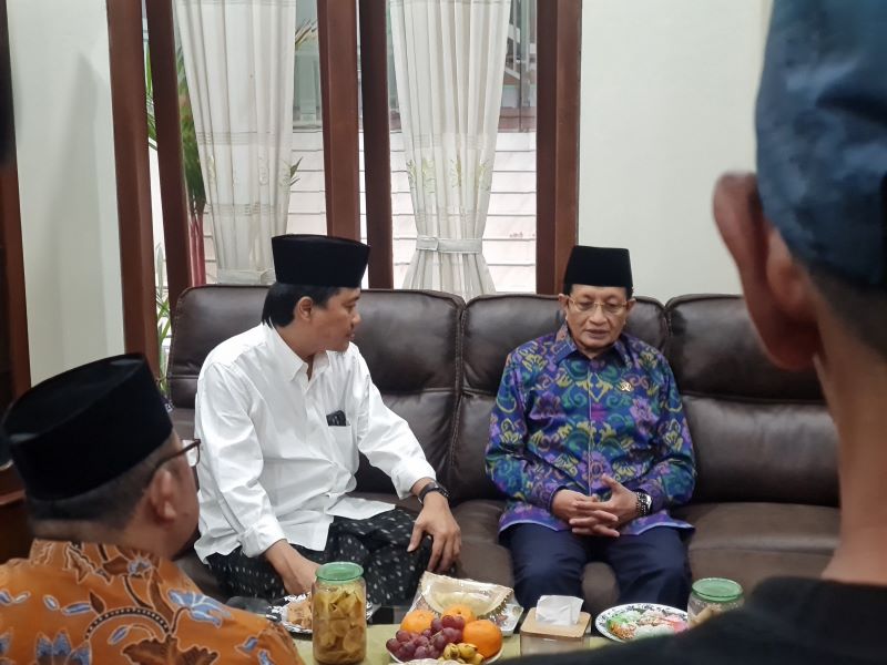 BERBINCANG: Menag Nasaruddin Umar berkunjung ke kediaman Gus Yusuf untuk membahas sejumlah isu strategis Jumat (6/2).