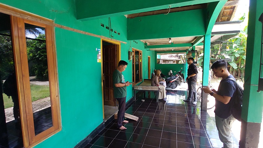 KONFIRMASI: Dukuh Pongangan mengunjungi rumah penerima BPJS PBI APBN yang dinonaktifkan.