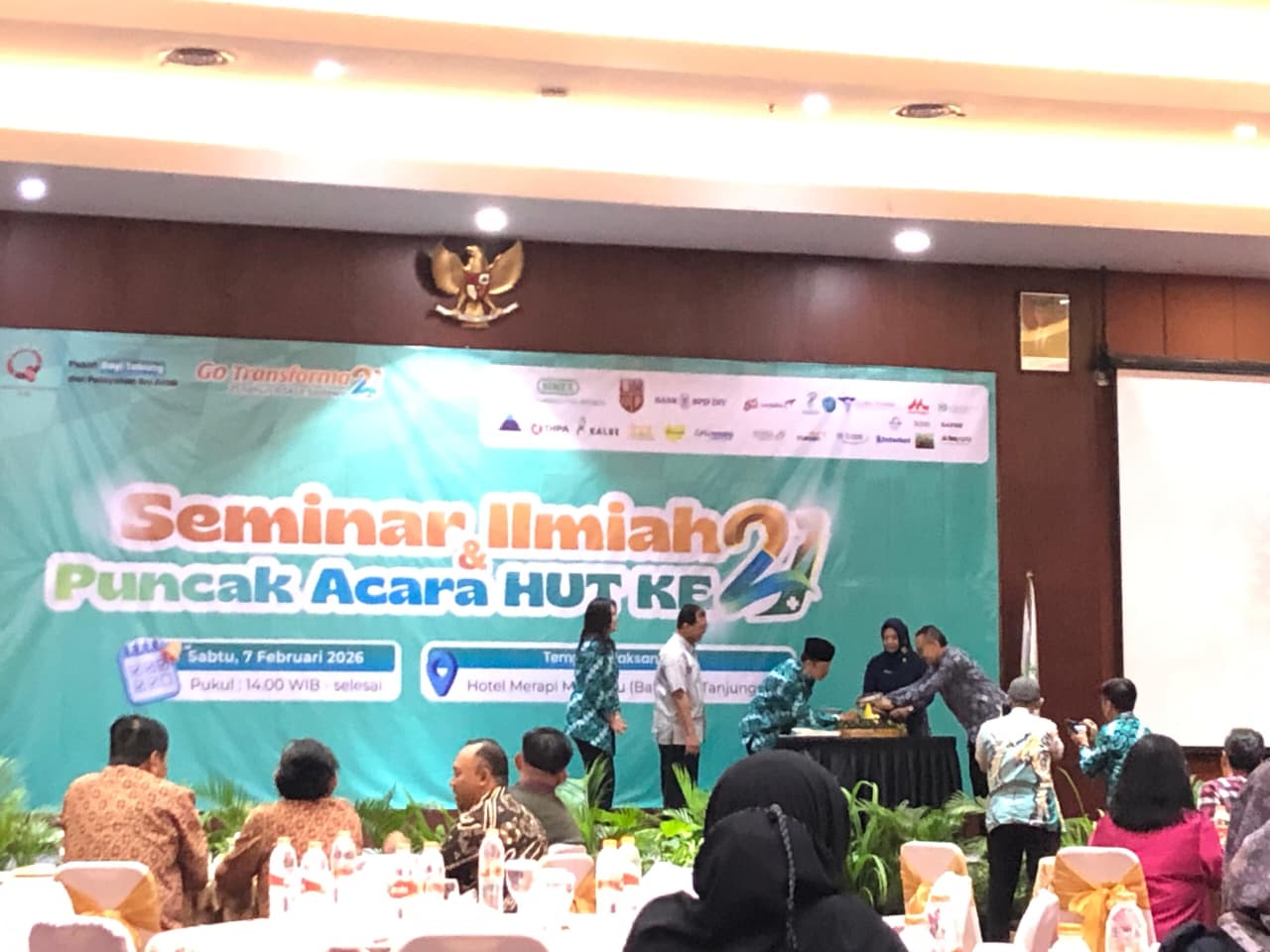 Sesi seremonial dan seminar ilmiah dalam rangka ulang tahun RS Sadewa ke-21