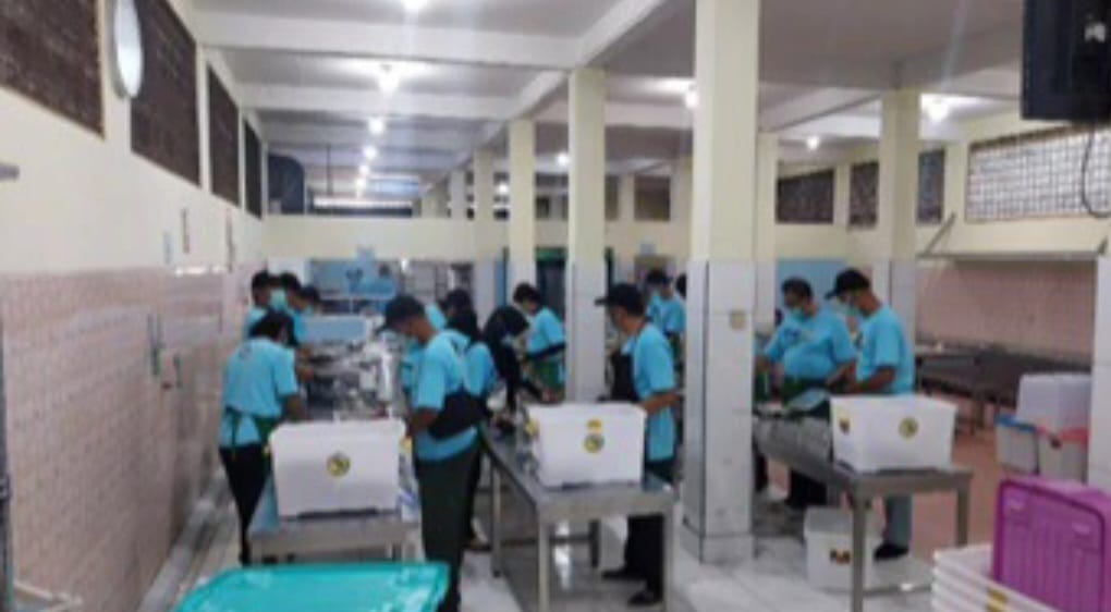 Suasana dapur MBG.
