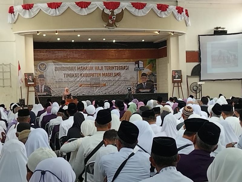 PEMBEKALAN: Ribuan calon jemaah haji mengikuti manasik di GOR Gemilang, kompleks Setda Kabupaten Magelang Sabtu (7/2).