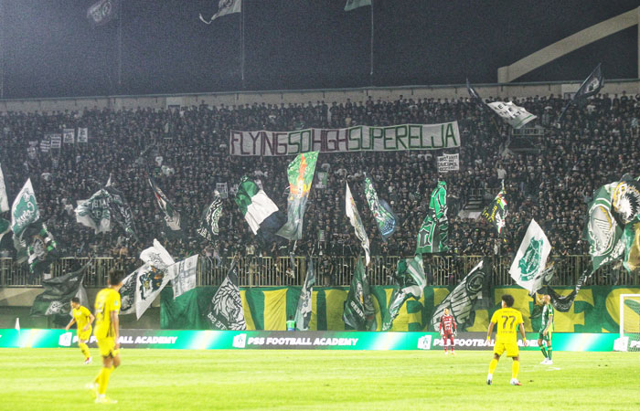 Suporter PSS Sleman saat mendukung PSS dalam laga melawan Barito Putera beberapa waktu lalu.