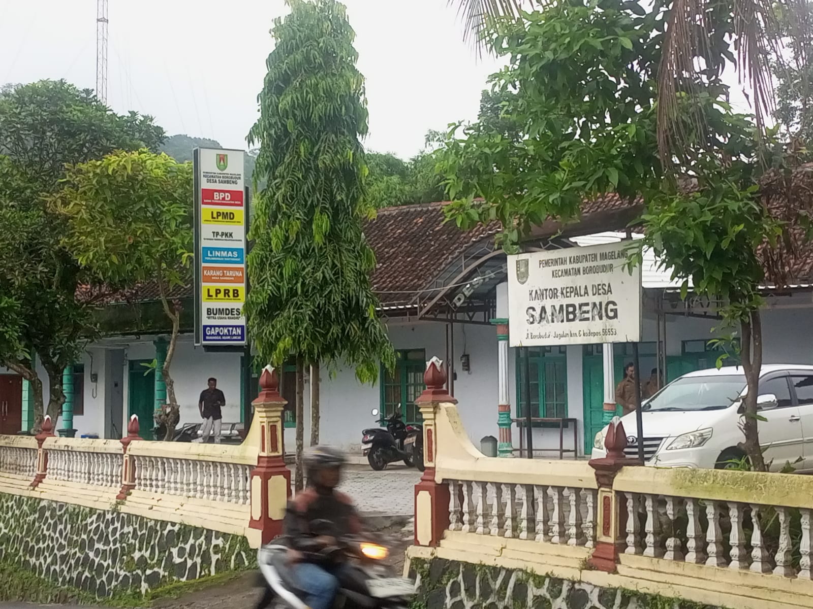 Keberadaan kades Sambeng masih menjadi misteri, sementara roda pemerintahan desa tetap berjalan.