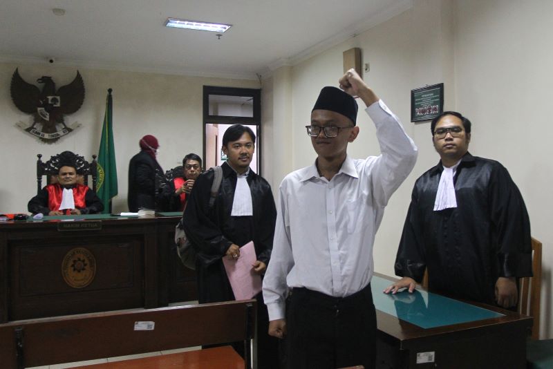 PROSES HUKUM: Persidangan Perdana Arie dengan agenda pembacaan tuntutan pidana di Pengadilan Negeri Sleman Selasa (10/2).