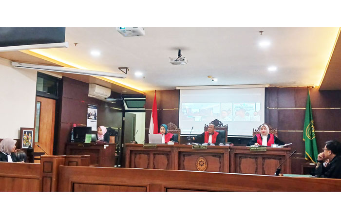 JADI SOROTAN: Sidang pembacan vonis oleh majelis hakim untuk para penganiaya terduga klithih di PN Sleman, Selasa (10/2).