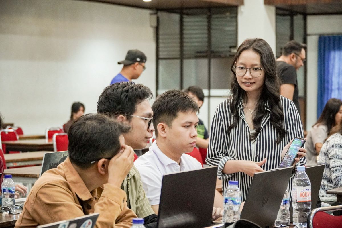 Departemen Informatika Fakultas Teknologi Industri (FTI) Universitas Atma Jaya Yogyakarta (UAJY) bekerja sama dengan BlockDevID menyelenggarakan Seminar dan Workshop Blockchain & Web3 Development