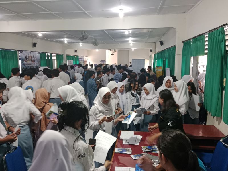 ANTUSIAS: Siswa saat mengikuti kegiatan Career Day SMAN 1 Depok.
