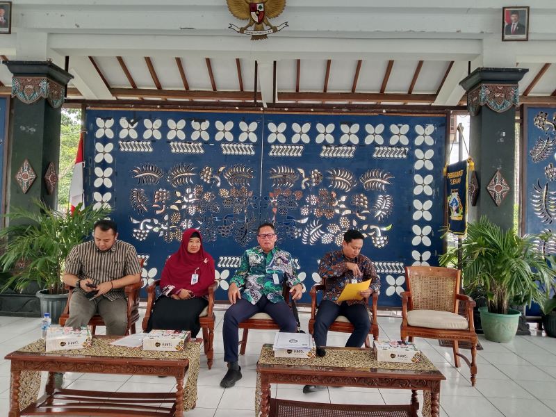 PEMAPARAN: Jajaran pegawai Dinas Pendidikan Sleman saat menggelar jumpa pers di Pemkab Sleman Kamis (12/2).