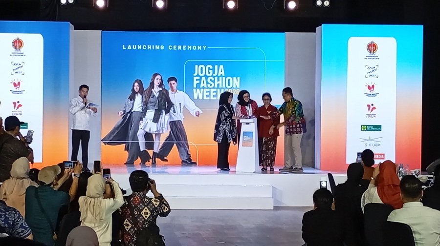 RESMI:&nbsp;Suasana launching Jogja Fashion Week (JFW) 2026 yang dilaksanakan di GIK UGM, Kamis (12/2/2026).