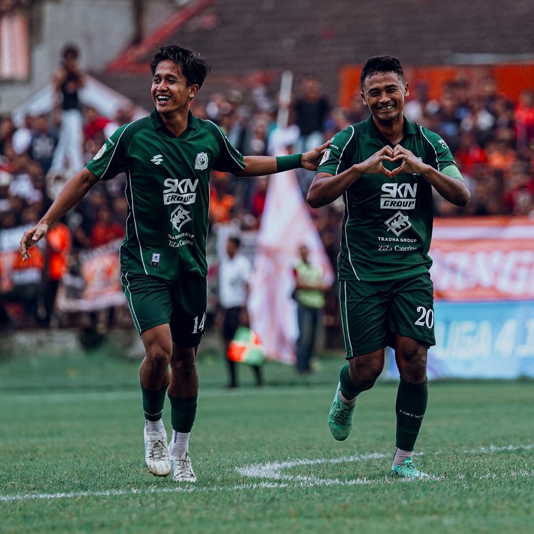 Kapten Persak Kebumen Wisnu Nugroho tersenyum lepas setelah berhasil mencetak gol ke gawang PSIR Rembang pada laga semifinal Liga 4 Jawa Tengah, Kamis (12/2).(Dokumentasi Persak Kebumen)