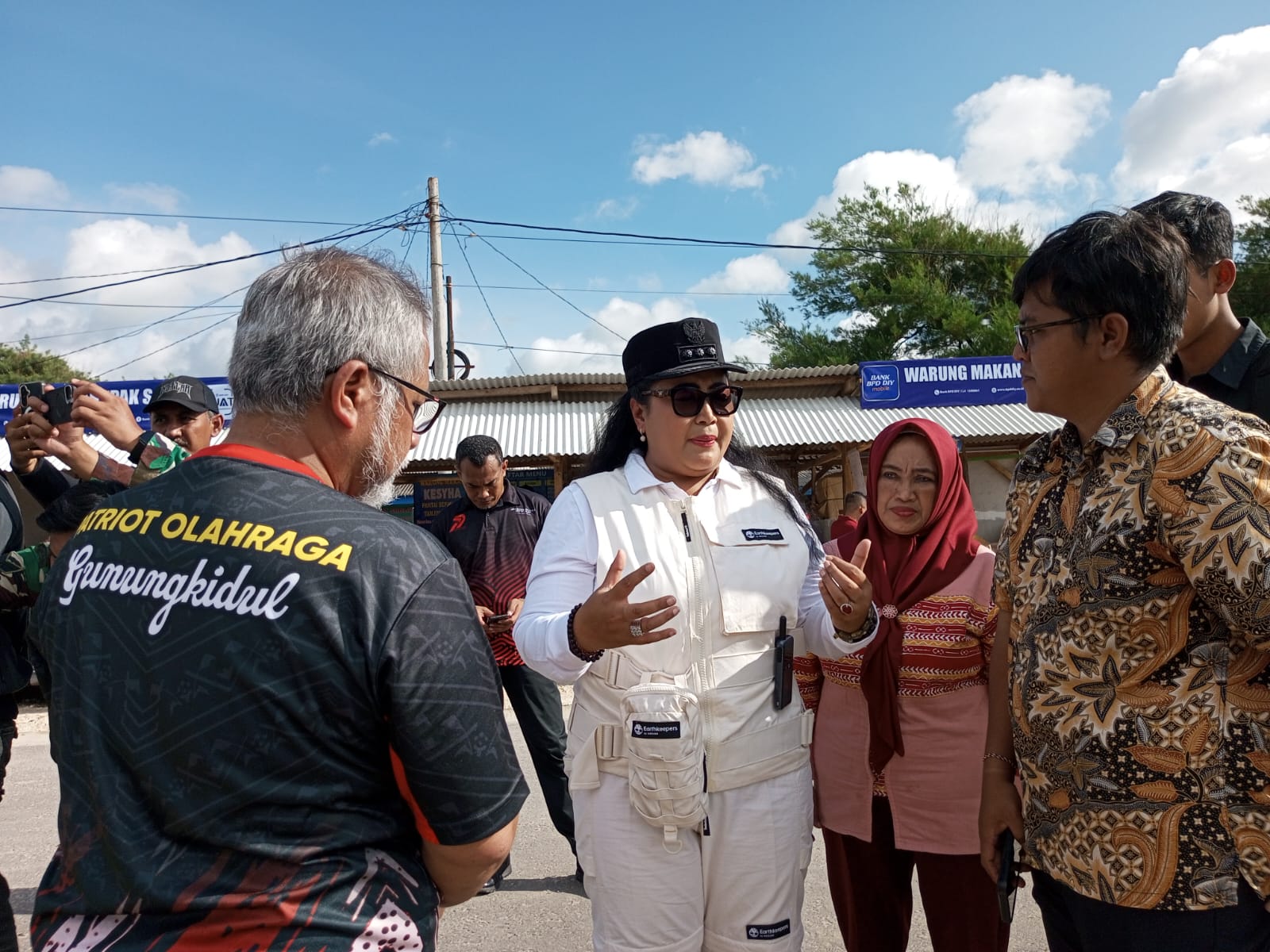 Bupati Gunungkidul Endah Subekti Kuntariningsih saat ditemui di Pantai Sepanjang.