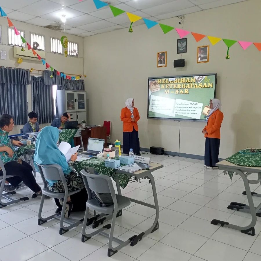 MENDUNIA: Para siswa meraih prestasi melalui kelas robotik mTsN 6 Bantul.